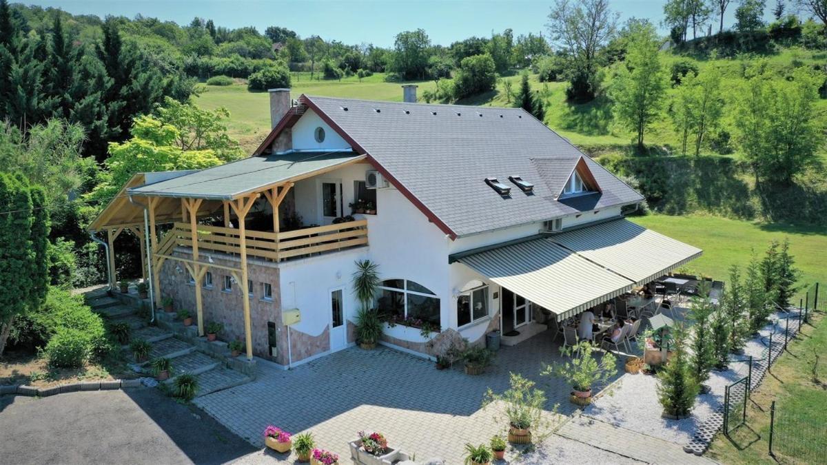 Borkuti Panzio Es Apartman Balatonszárszó Dış mekan fotoğraf