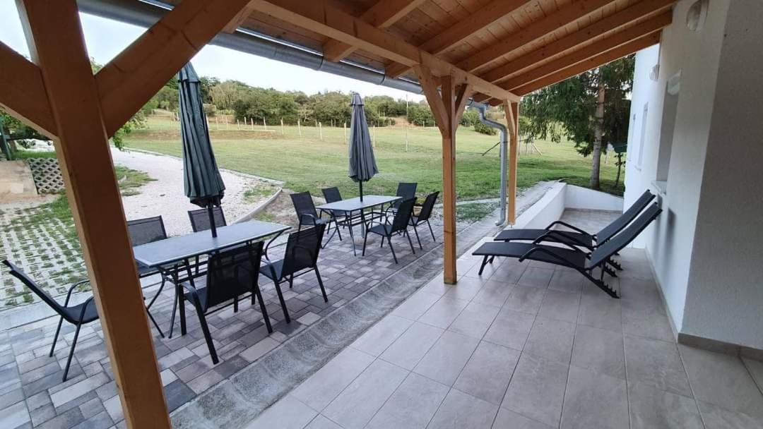 Borkuti Panzio Es Apartman Balatonszárszó Dış mekan fotoğraf
